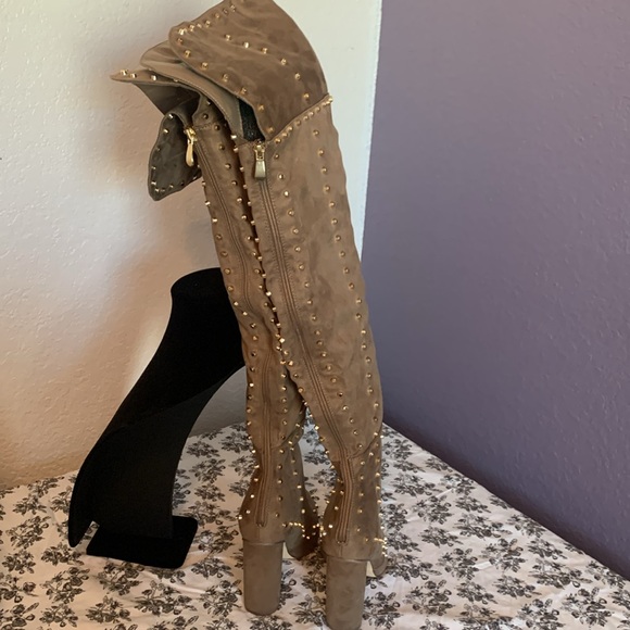 faux suede gold studded over the knee high boots 🤩 - Picture 5 of 7